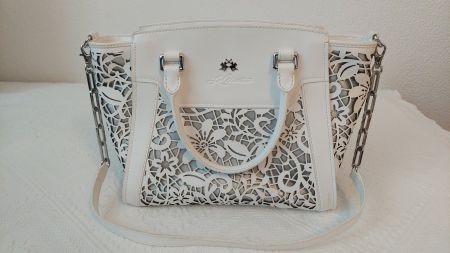 LA MARTINA Handtasche weiss mit Lochmuster