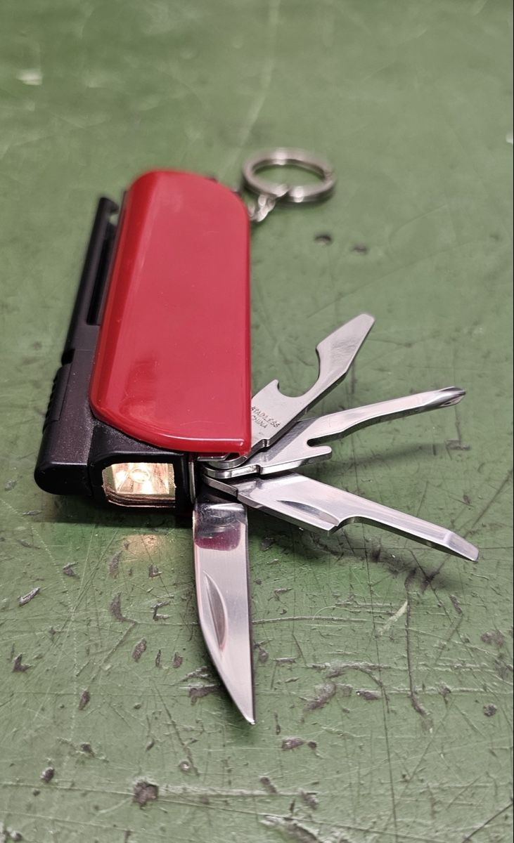 Coltelli tascabile: Rotes Taschenmesser mit Licht – Usato da Burgdorf venduto da gbergler33 2
