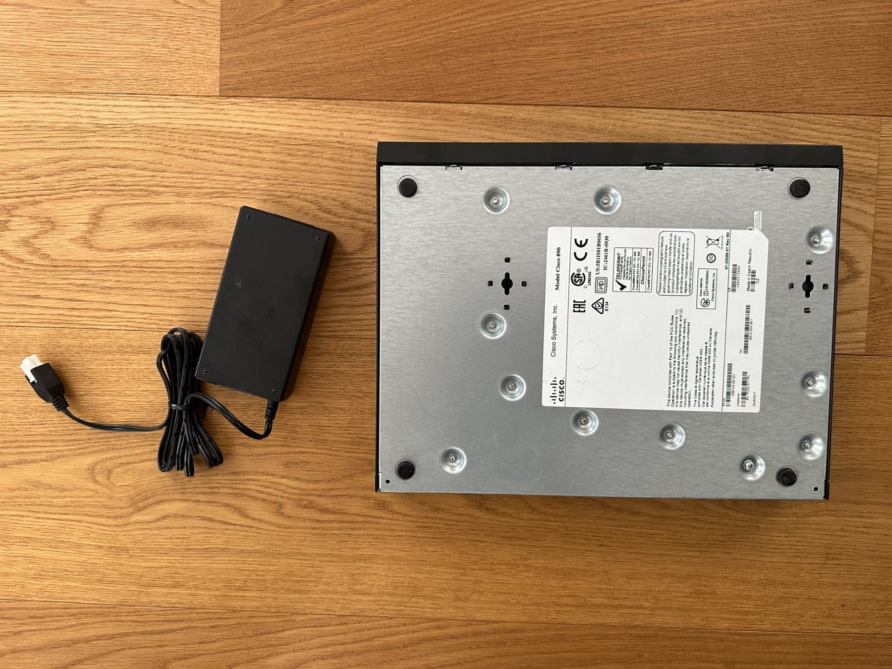 Cisco Modem & Router: Cisco router C897VA – Usato da Founex venduto da MaevaMatahi 2