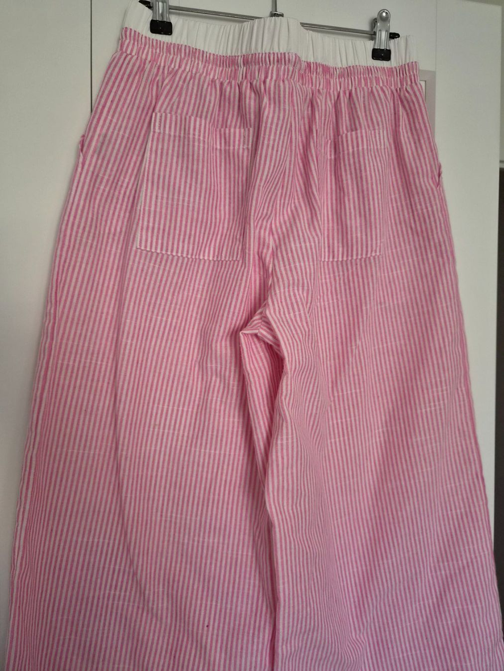 Hosen: Pantalon ample rose et blanc – Gebraucht aus Lausanne von leroyaumedereven 2