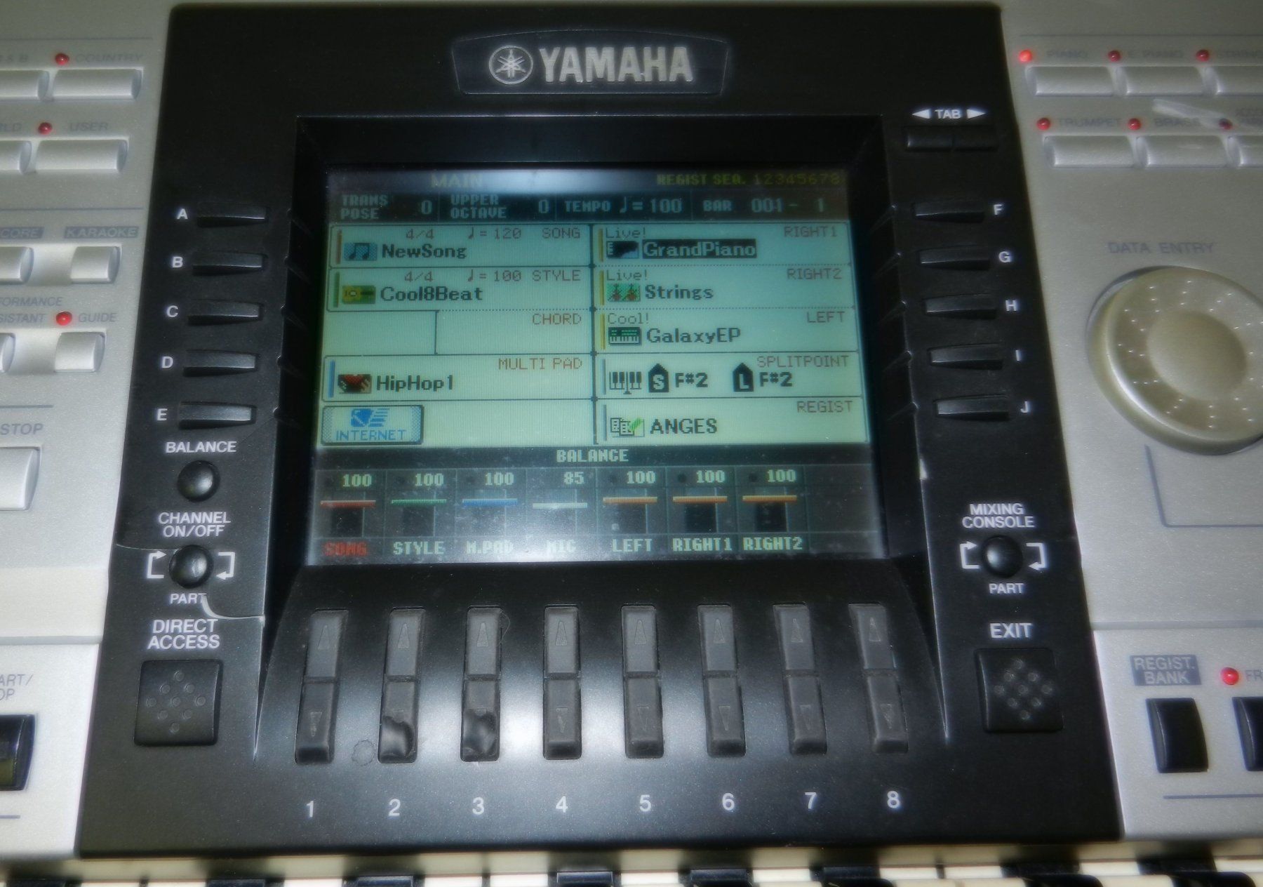 Yamaha Strumenti musicali: Yamaha PSR 3000 Elektrisches Keyboard - Silber – Usato da Männedorf venduto da livesteam 6