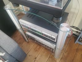 edles Glas-Hi-Fi-Rack von SPECTRAL mit Absorbern von DYNAVOX