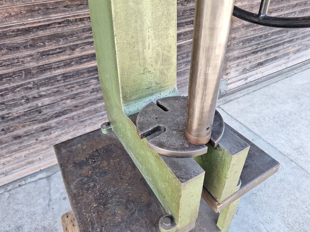 VEVOR Drehdornpresse 1 T Presskraft Kniehebelpresse Handhebelpresse Gusseisen Manuell Dornpresse Werkstattpresse 69693648