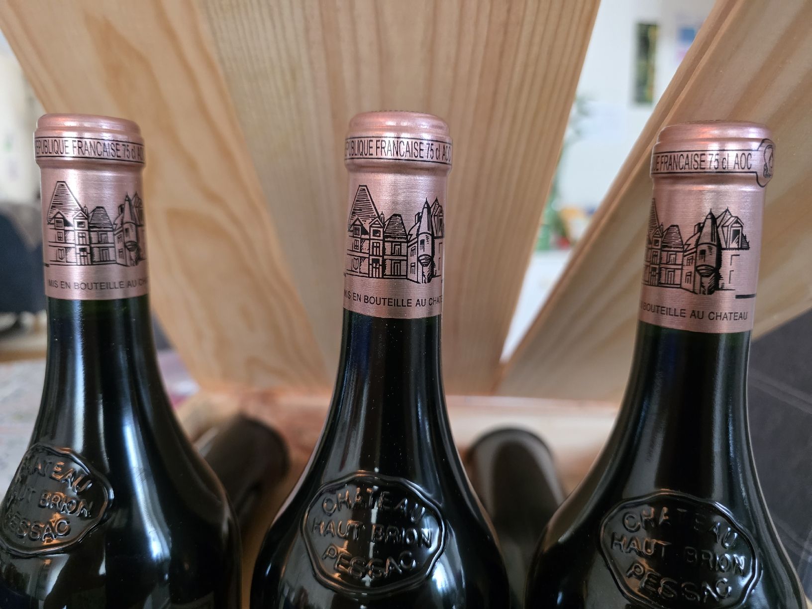 Haut-Brion Vins: 1 x Ch. Haut-Brion 2002, 18/20 RG, 93 WA – Neuf avec emballage d'origine à Zürich par Best_World_Wines 2