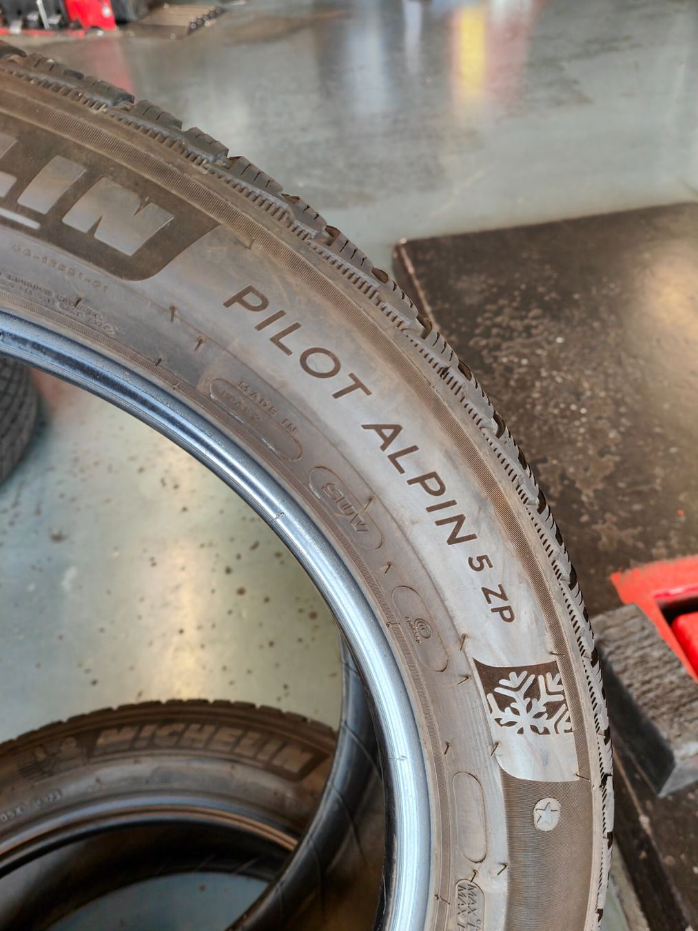Michelin Pneumatici & Ruote complete: Winterreifen 245/50 R19 – Usato da Oberengstringen venduto da Reifen-Lagerverkauf 2