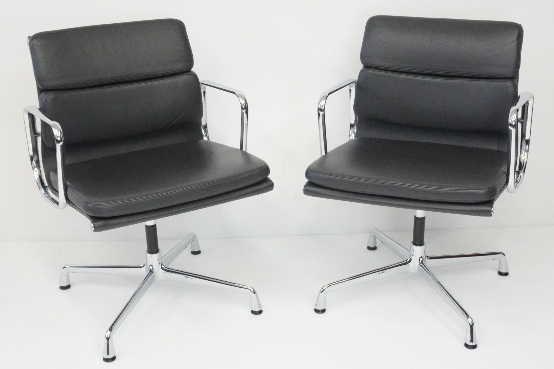 Vitra Sedie: Original Vitra Eames Soft Pad EA208 Leder asphalt – Usato da Bad Zurzach venduto da QLASSIQ 8