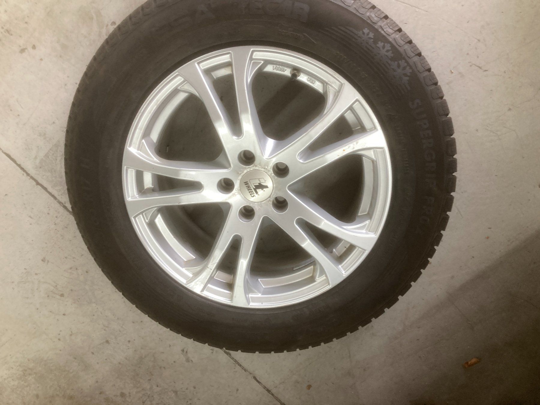 Land Rover Pneus & Kompletträder: Landrover Evoque Winterräder 225/65R17 – Gebraucht aus Cham von WB2223 3
