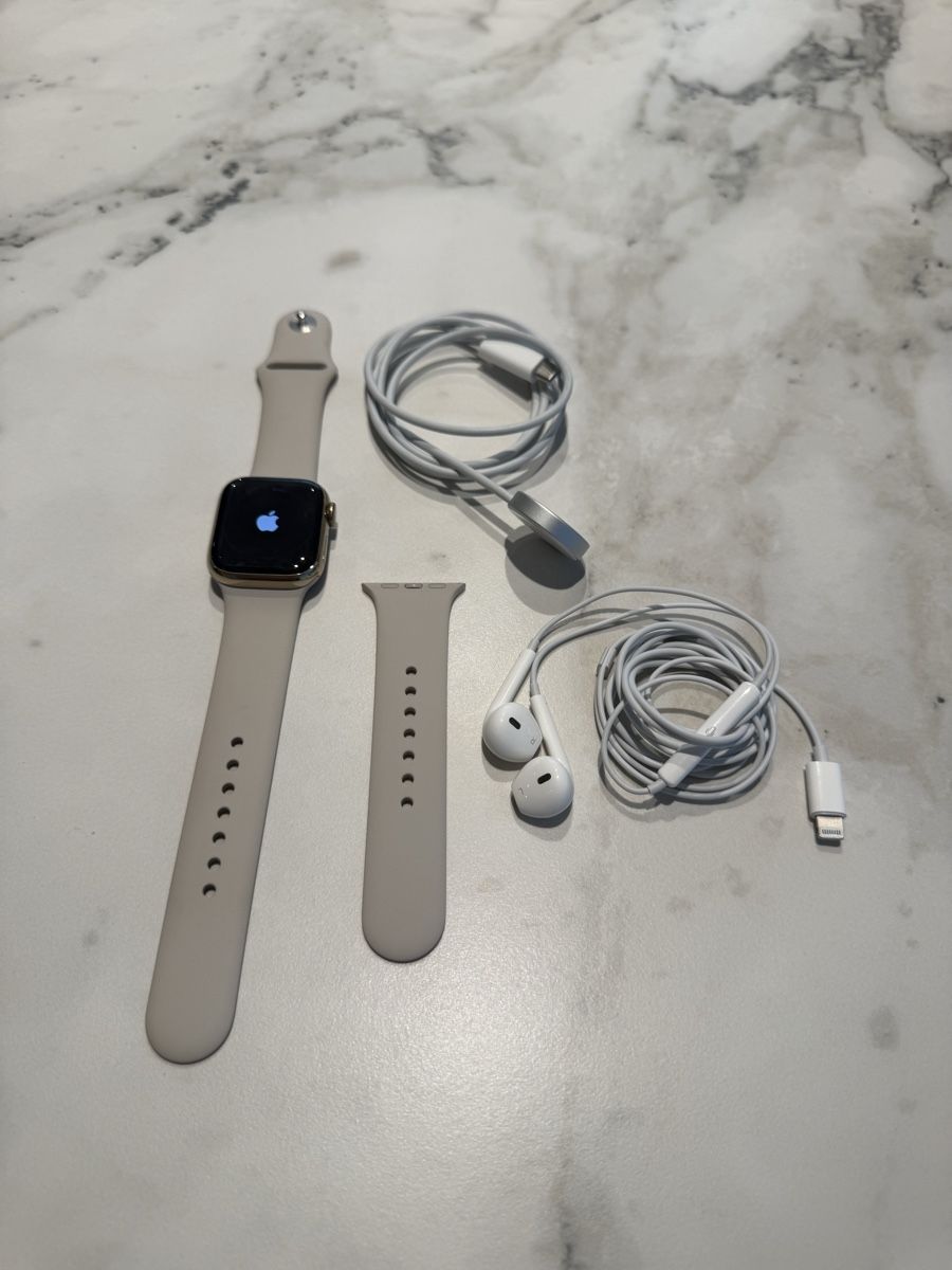 Apple Smartwatch: Apple Watch  – Neu (gemäss Beschreibung) aus Wil SG von kal_q9nz