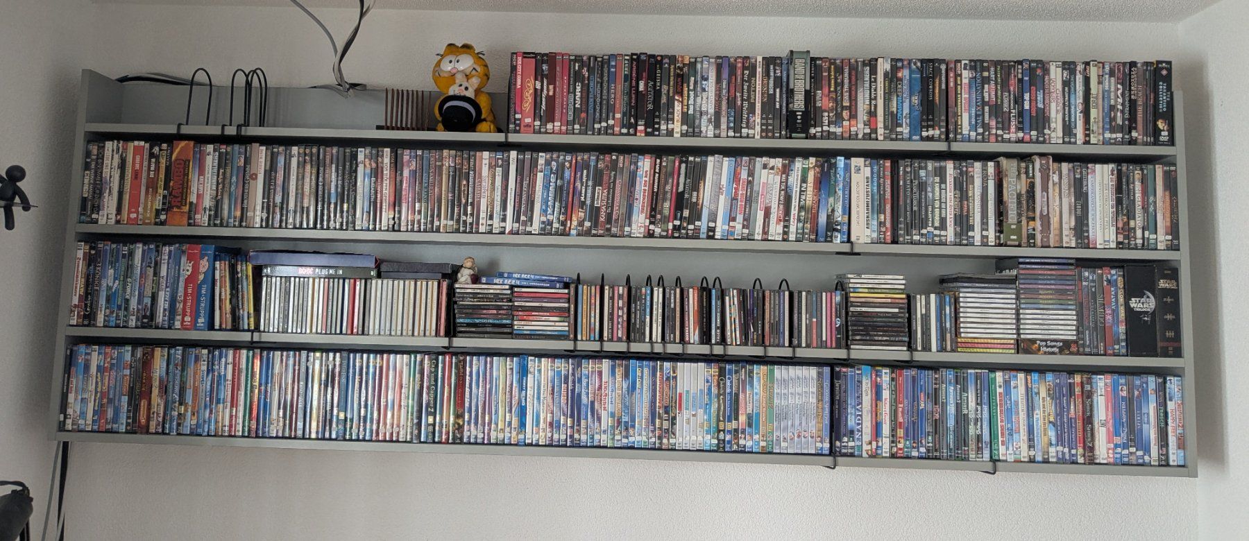 Tous les DVDs: DVD und CD Konvolut ca. 500 + 300 Stk – D'occasion à Dintikon par Sustr 1