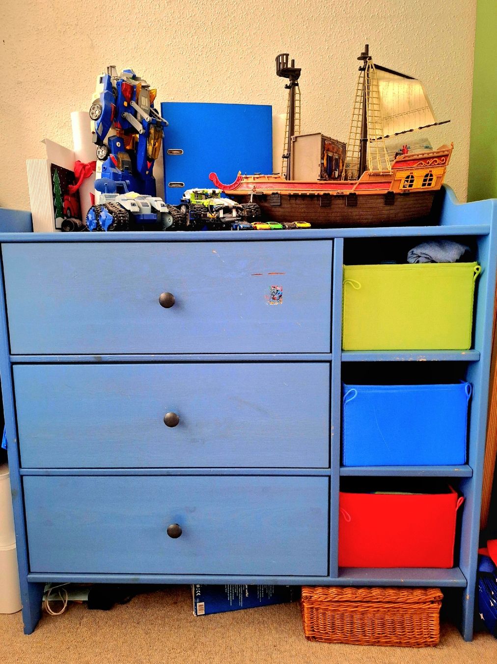 Commodes: Kommode blau mit 3 Schubladen und Aufsatz – D'occasion à Zürich par y.seiler