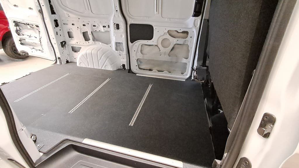 Ford Tutti pezzi di ricambio auto: Laderaumboden 2 teilig für Ford Transit Custom 2023 – Usato da Alpnach-Dorf venduto da Hess-Automobile 6