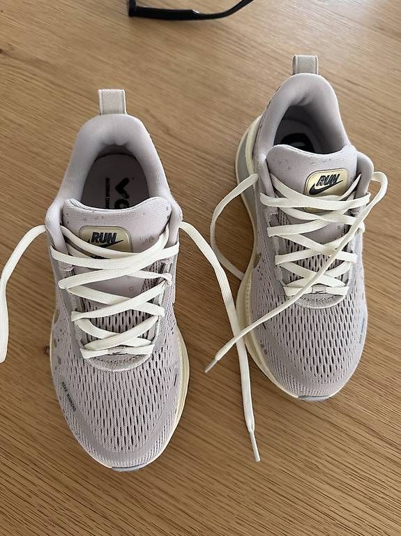 Nike Scarpe da donna: Nike Performance VOMERO 18 SE – Usato da Niederhasli venduto da pam_9ckc 1