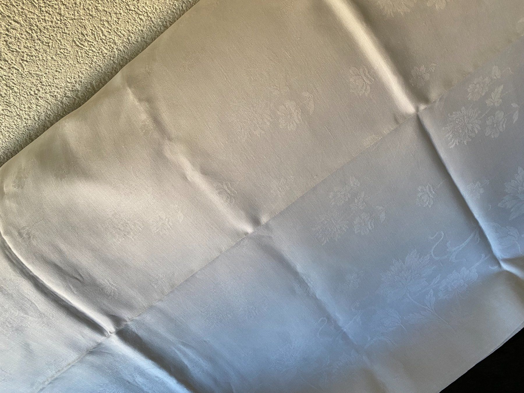 Altra biancheria da tavola: Tischtuch mit feinem Muster  ca  162 x 190 cm – Usato da Allenwinden venduto da Obalu