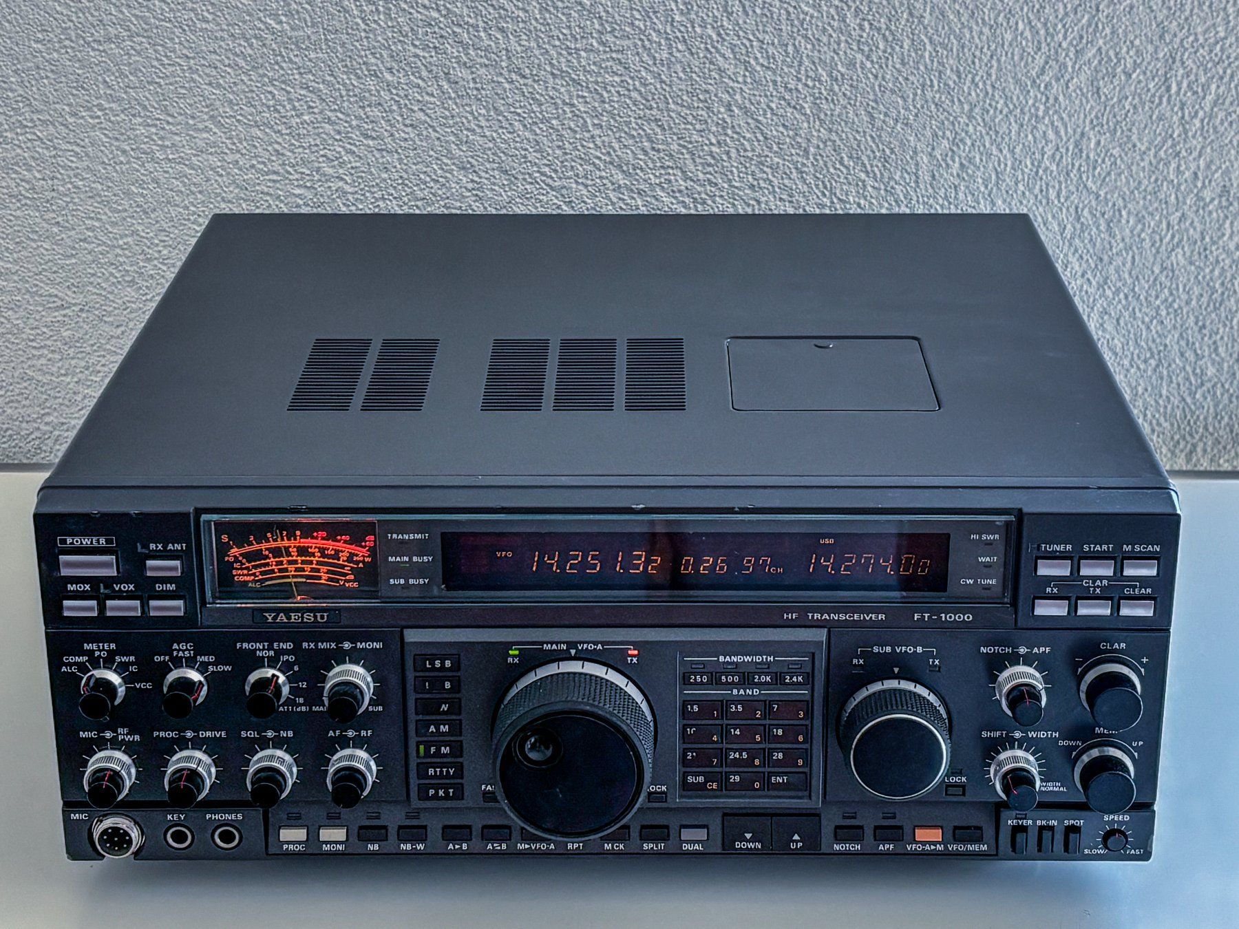 Yaesu Technique de radiocom: YAESU FT-1000D (200W) – D'occasion à Zürich par J2O 2