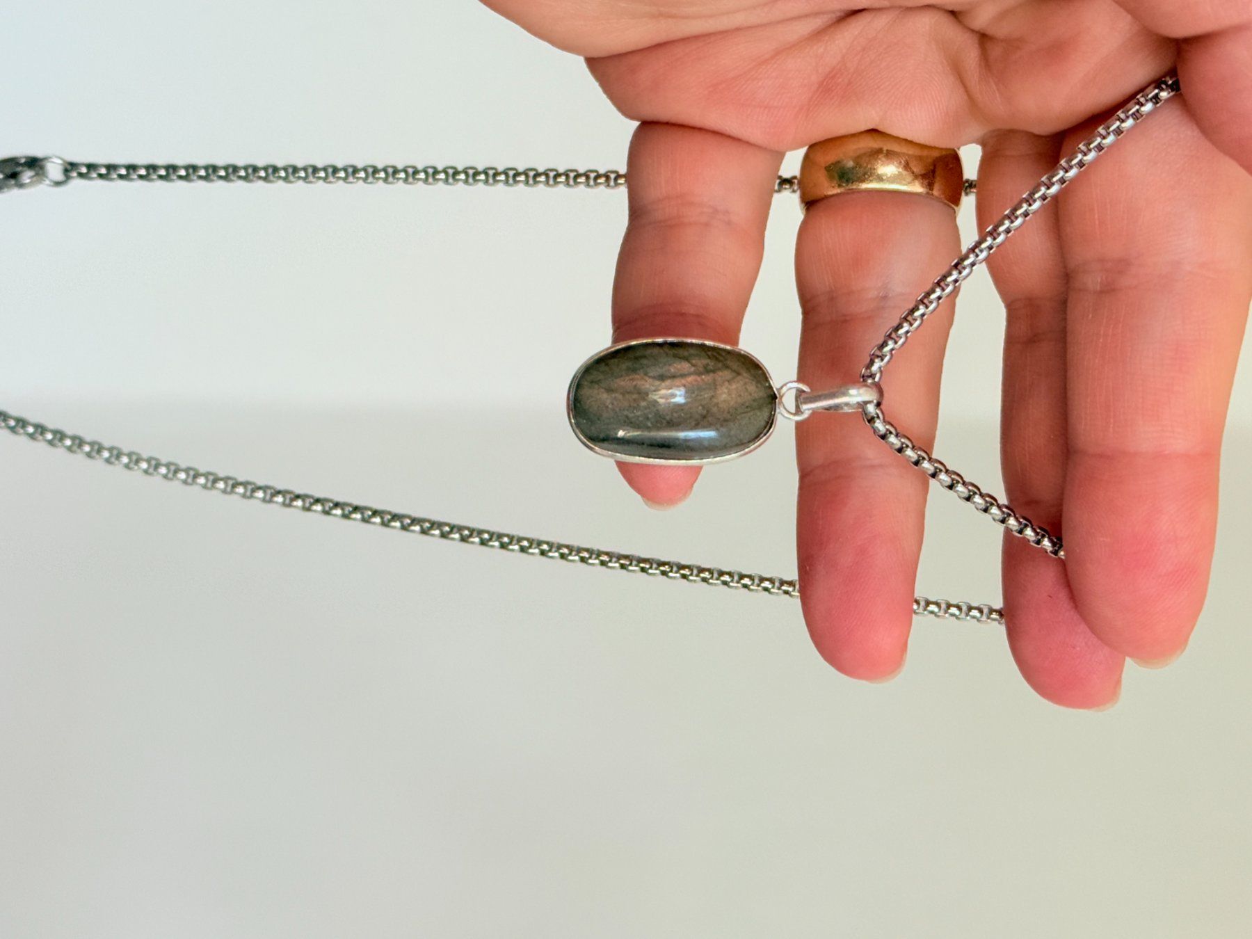 Ketten: Labradorite necklace – Neu und originalverpackt aus Genève von AGBERG 2
