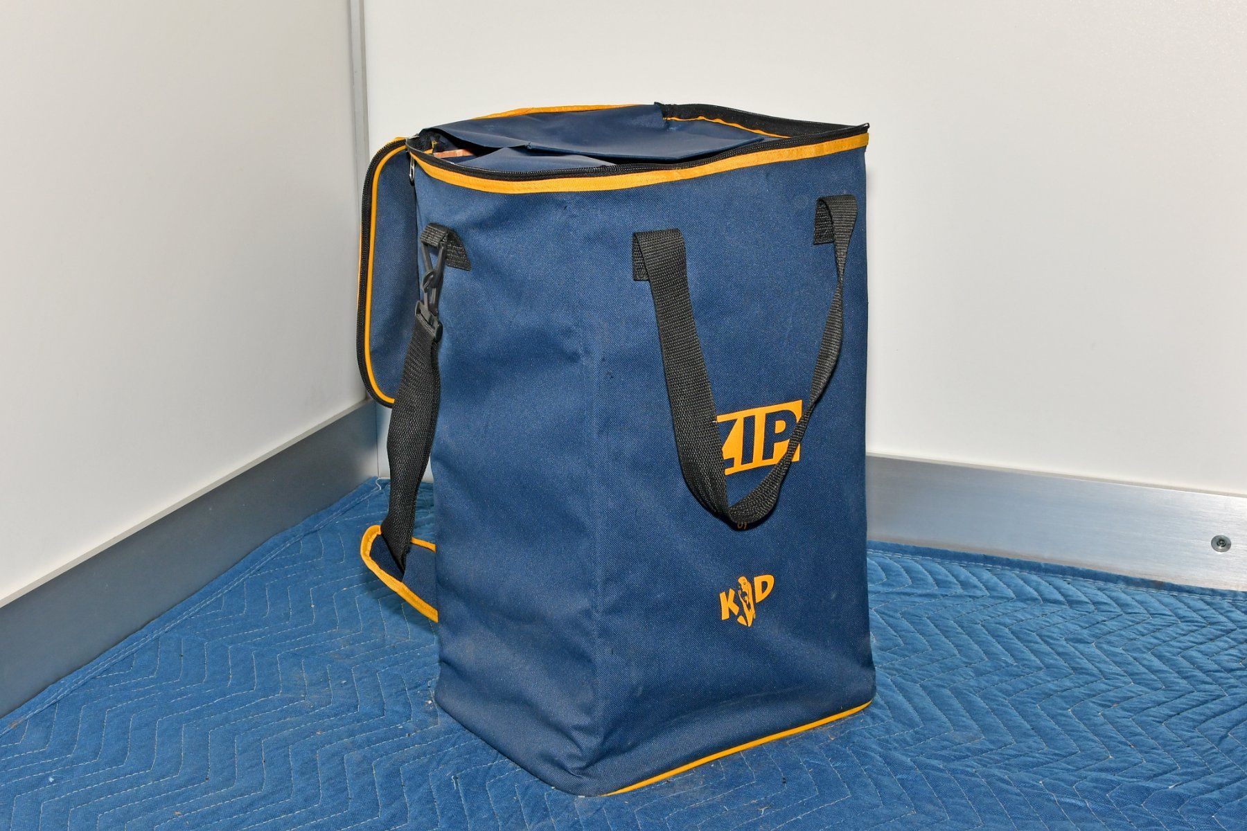 Autres décorations & accessoires: Prospektständer A4 mit Transportbox – D'occasion à Uzwil par mar_j7qp 3