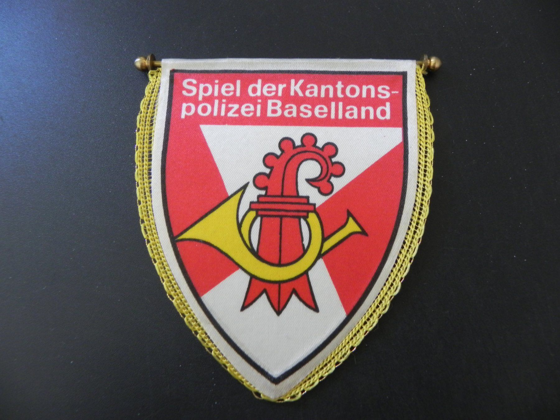 Spille & Fermagli: Alter Wimpel Spiel Kantonspolizei Baselland – Usato da Biel/Bienne venduto da Gogolozi 1