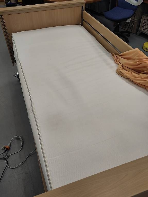 Lits: Burmeier Elektrobett / Pflegebett Dali 2024 – D'occasion à Pratteln par Cartonsducoeur_bl 5