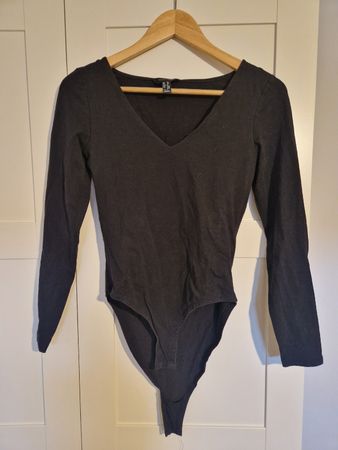 Schwarzer Body mit Langarm, Grösse 38, ideal für Herbst!