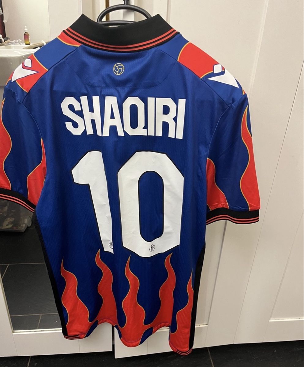 Leibchen & Hosen: Fc Basel Flammeshirt Shaqiri – Gebraucht aus Basel von kleinerprinz 1