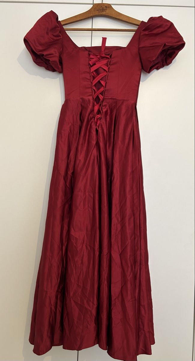 Kleider: Elegant Maroon Gown – Gebraucht aus St.Josefen von lop_lh8d 3