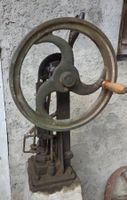 antike Dengelmaschine