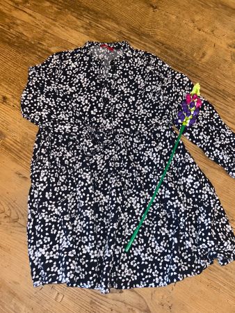 Schwarz-geblümtes Kleid 110 S. Oliver - neuwertig