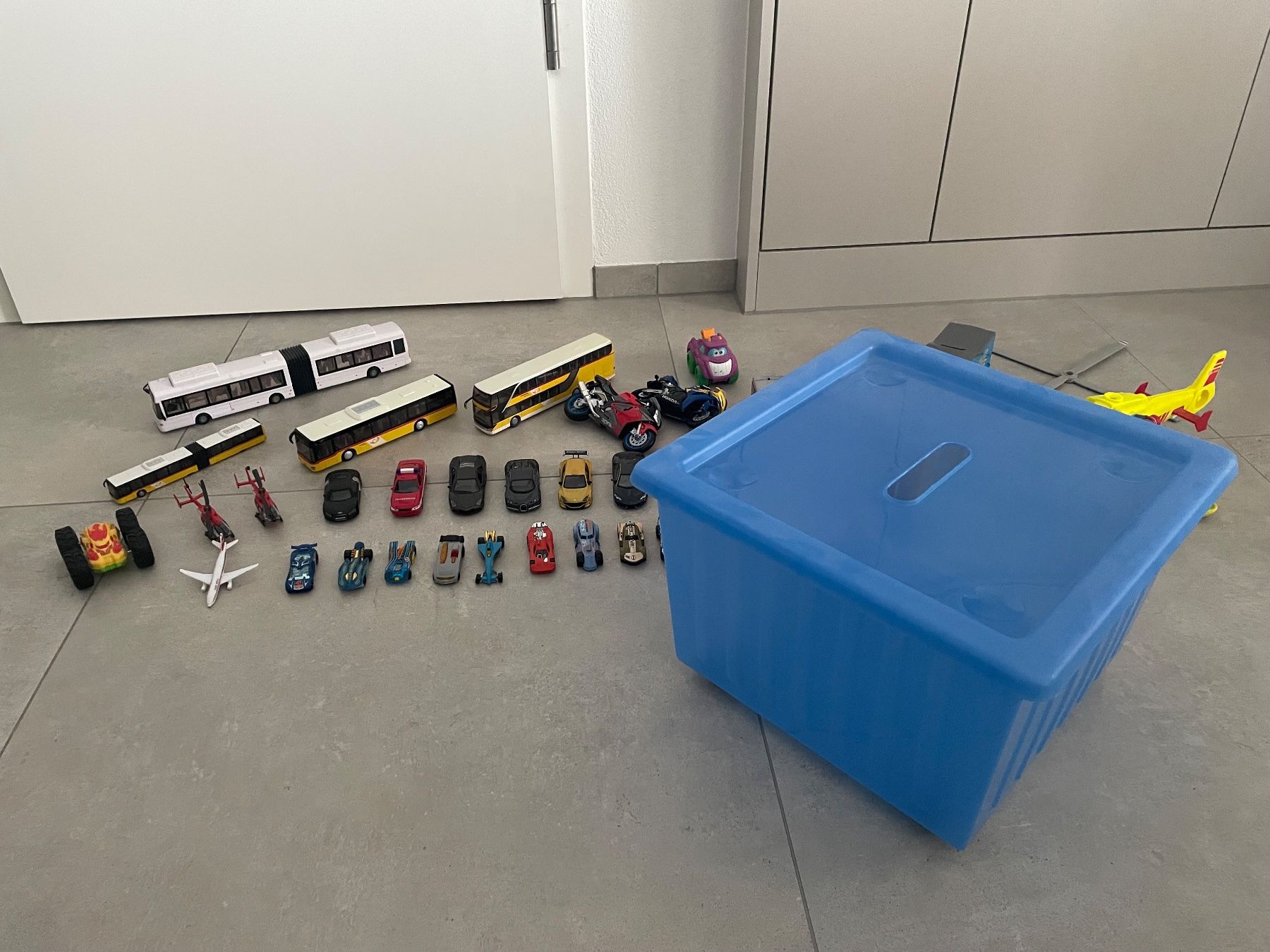 Jouets: Spielzeugautos-Set – D'occasion à Gipf-Oberfrick par fraiseverte 1