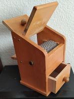 Alte Käseraffel aus Holz