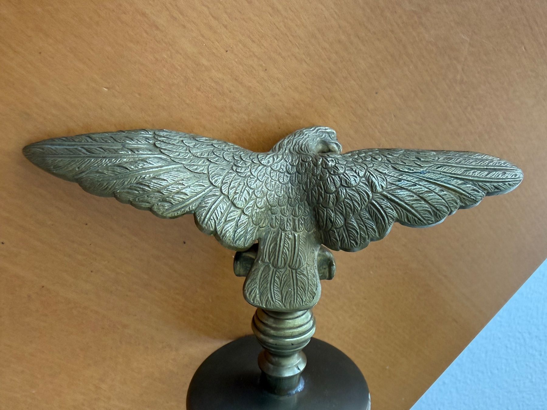 Statuette: Adler auf Sockel, Antik, Messing – Usato da Fehraltorf venduto da bruggin 2