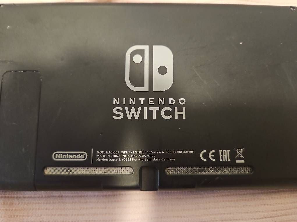 Konsolen: Nintendo Switch V1 – Gebraucht aus Zug von Schwenggeler 1