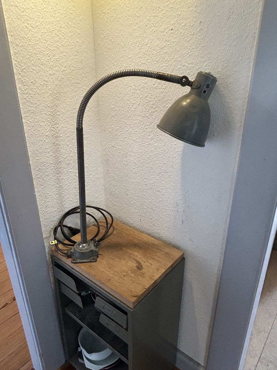 Lampade: ANTIKE LAMPE INDUSTRIE – Usato da Bottmingen venduto da Surubi