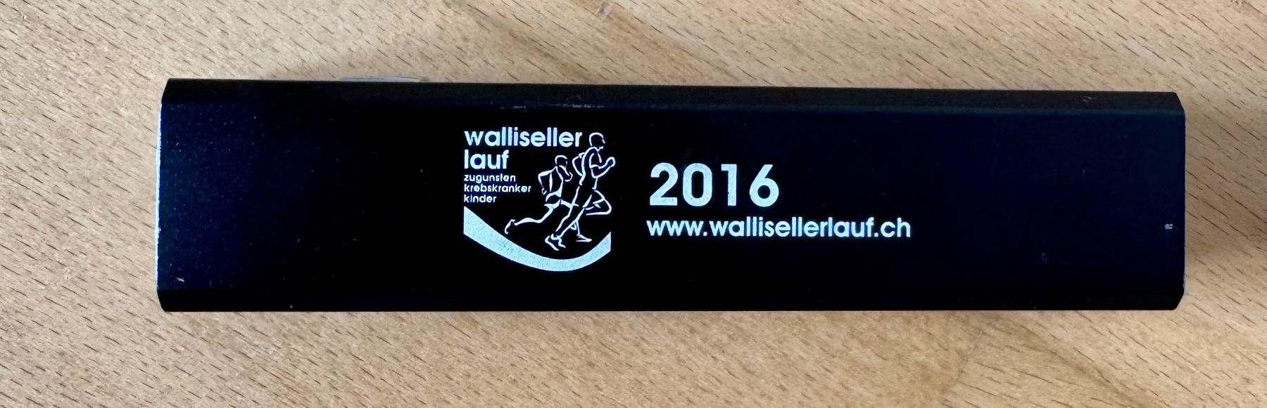 Batterie: Powerbank schwartz mit div. Prints – Usato da Pfäffikon SZ venduto da anshaV 1