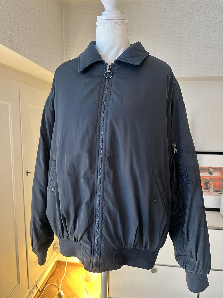Giacche: Bomber-Jacke in grau-blau Grösse M – Usato da Zürich venduto da Mona-L