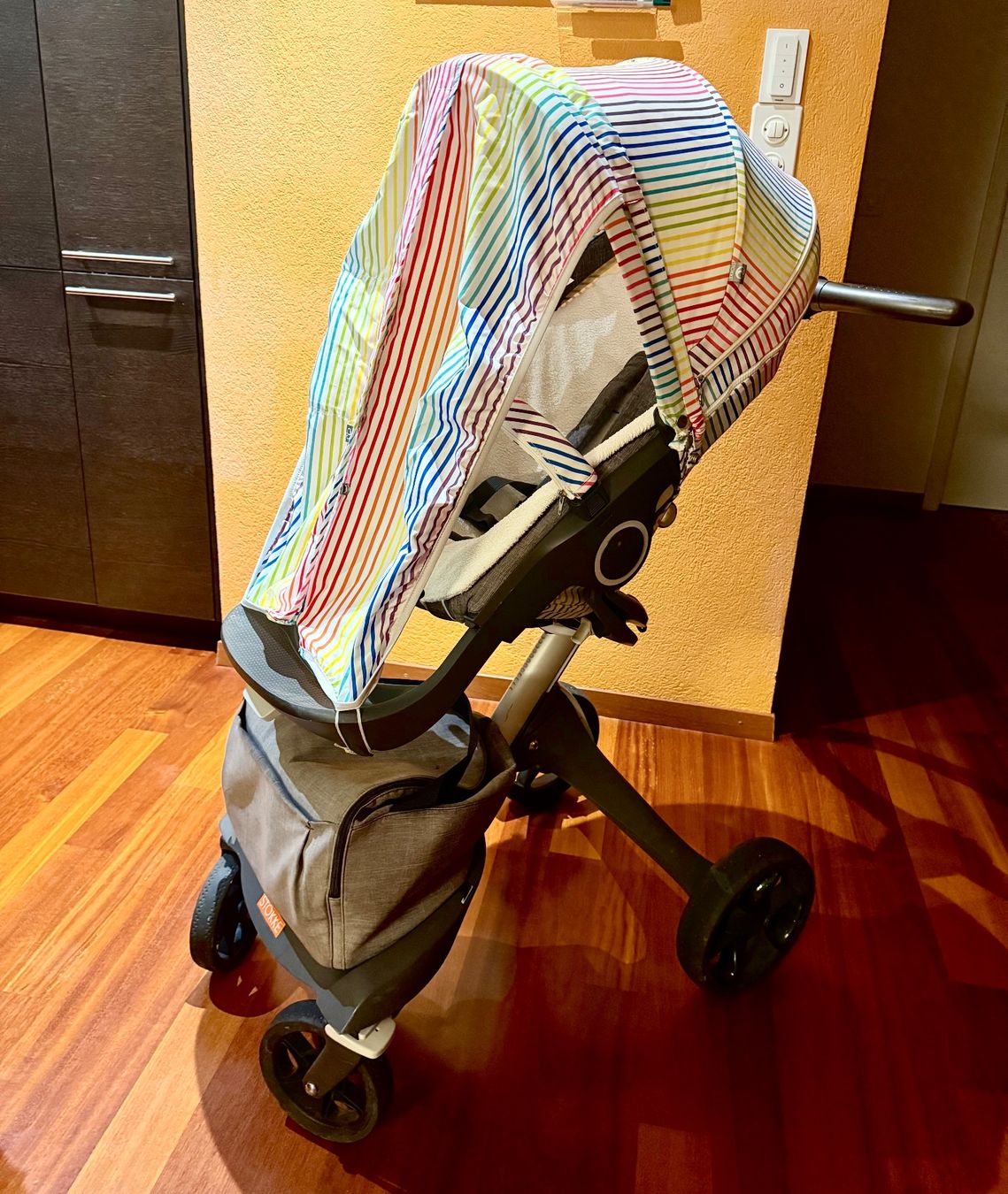 Stokke Carrozzine: Poussette Stokke Xplory Gris, Kit Complet – Usato da Mont-sur-Lausanne venduto da cit_8xct 9