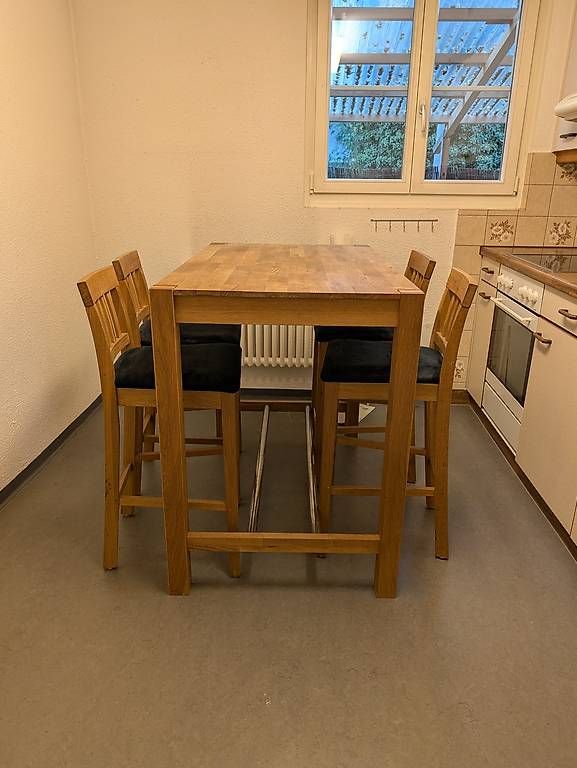 Tische: Bartisch inkl. 4 passende Stühle – Gebraucht aus Winterthur von zindabad 4
