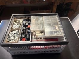 Schrauben Sortiment Kiste mit Fittings guter Zustand