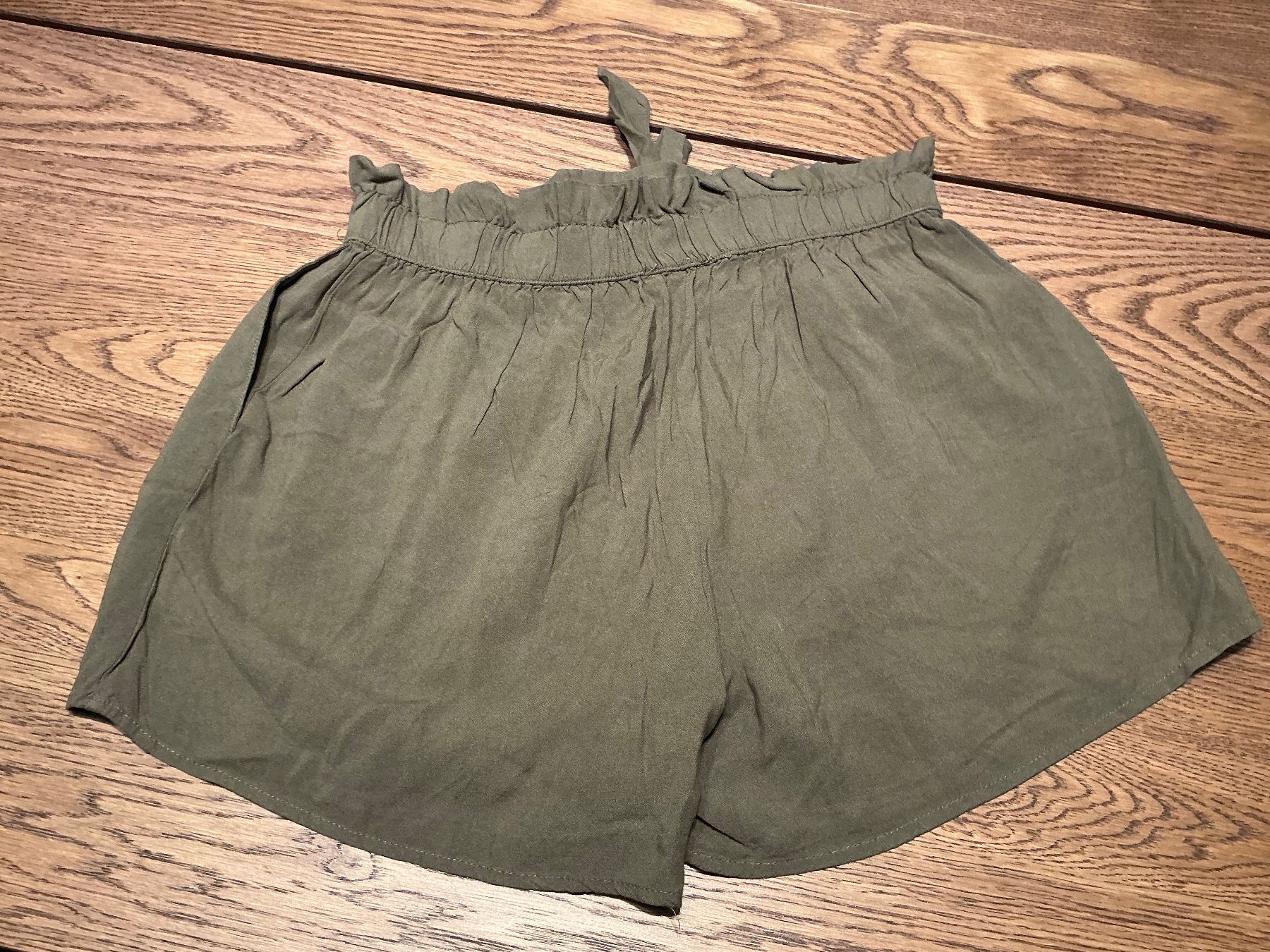 Pantaloni: Sommer Shorts Damen Gr.M – Usato da Würenlos venduto da Chicca2004
