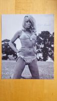 Suzy Kendall, Original Autogramm auf Foto in s/w