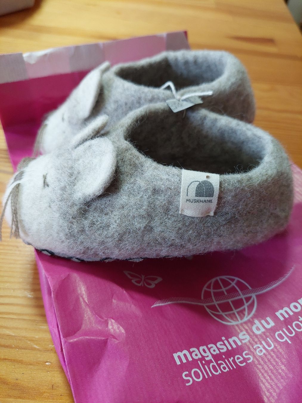 Scarpe per ragazzi: pantoufles taille 24-25 en feutre – Nuovo e nell'imballaggio originale da Neuchâtel venduto da luc_qr2r 2