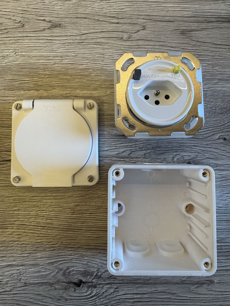 ABB Fiches d'alim.: Fi steckdose Nup neu – Neuf (Voir description) à Zürich par papaplatte