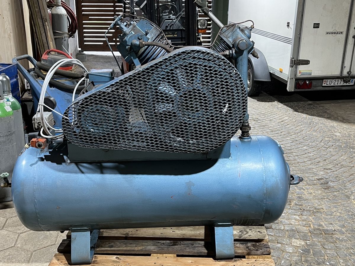 Compresseurs: Luftkompressor Bühler 250 Liter 14 Bar 1971 – D'occasion à Sempach Station par Andi-15 3