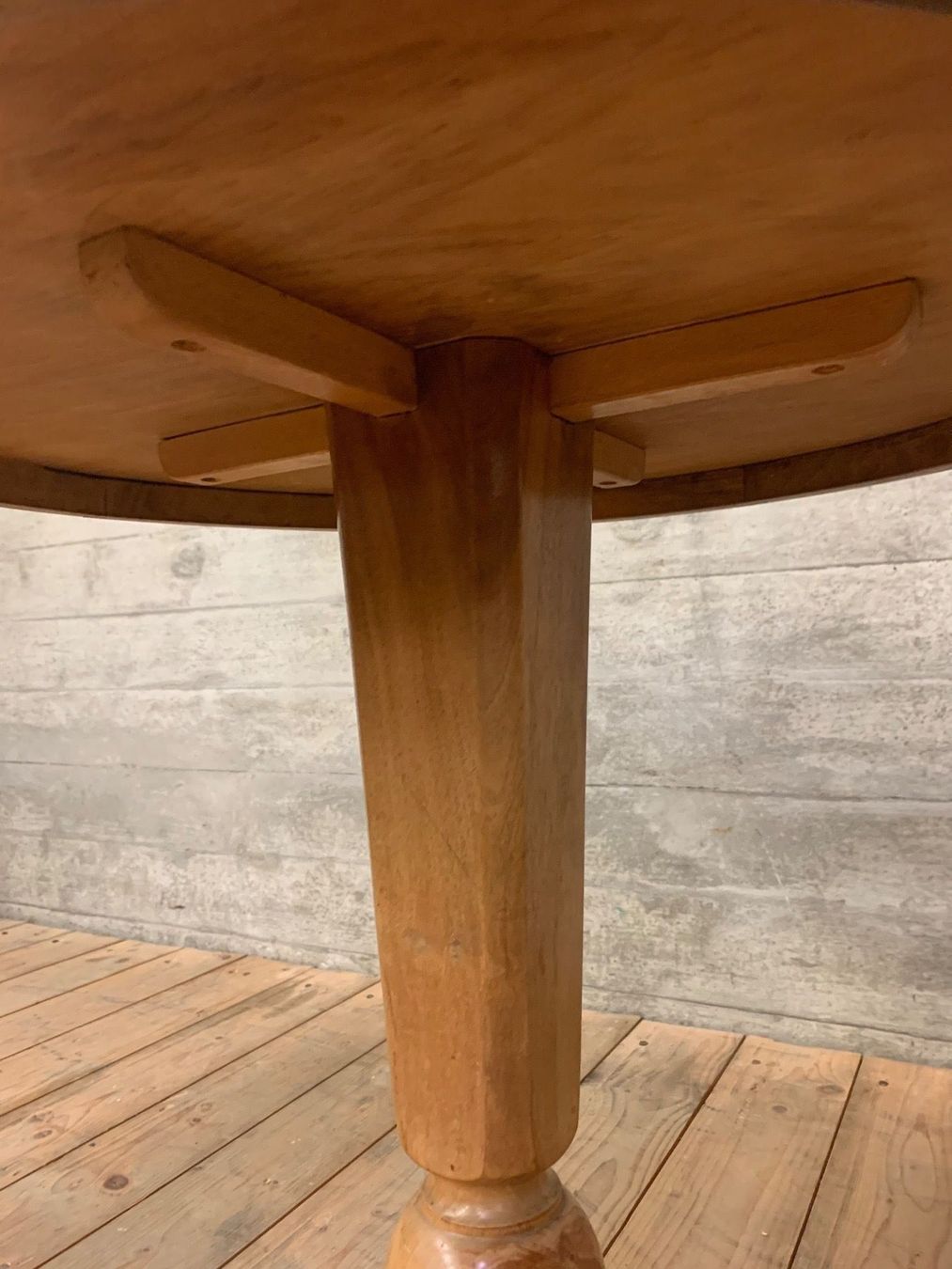 Tische: Sehr schöner Restaurierter Tisch – Gebraucht aus Münchenstein von Eclipse6 4