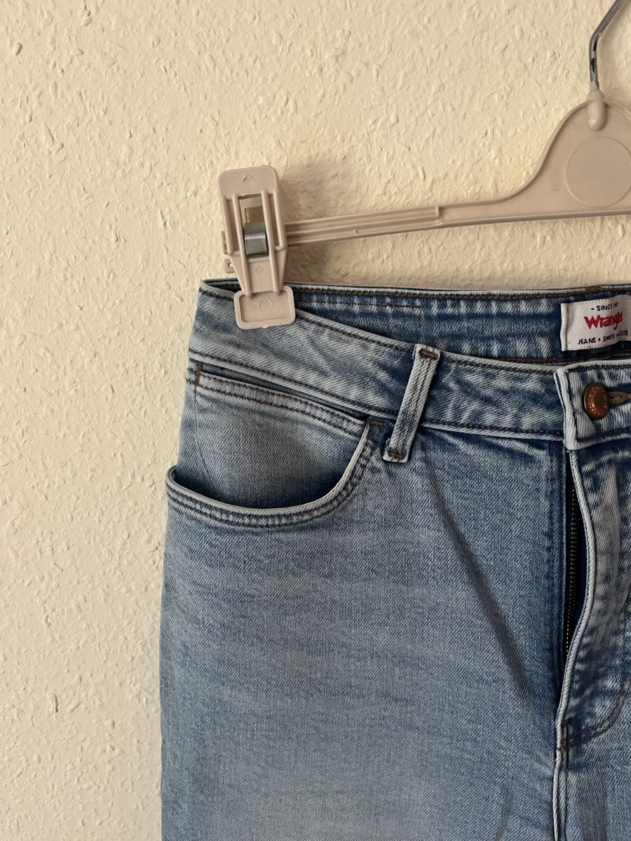 Wrangler Jeans: Jean Wrangler Flare Taille Haute (Prototype) – Nuovo (secondo la descrizione) da Petit-Lancy venduto da phikipi 5
