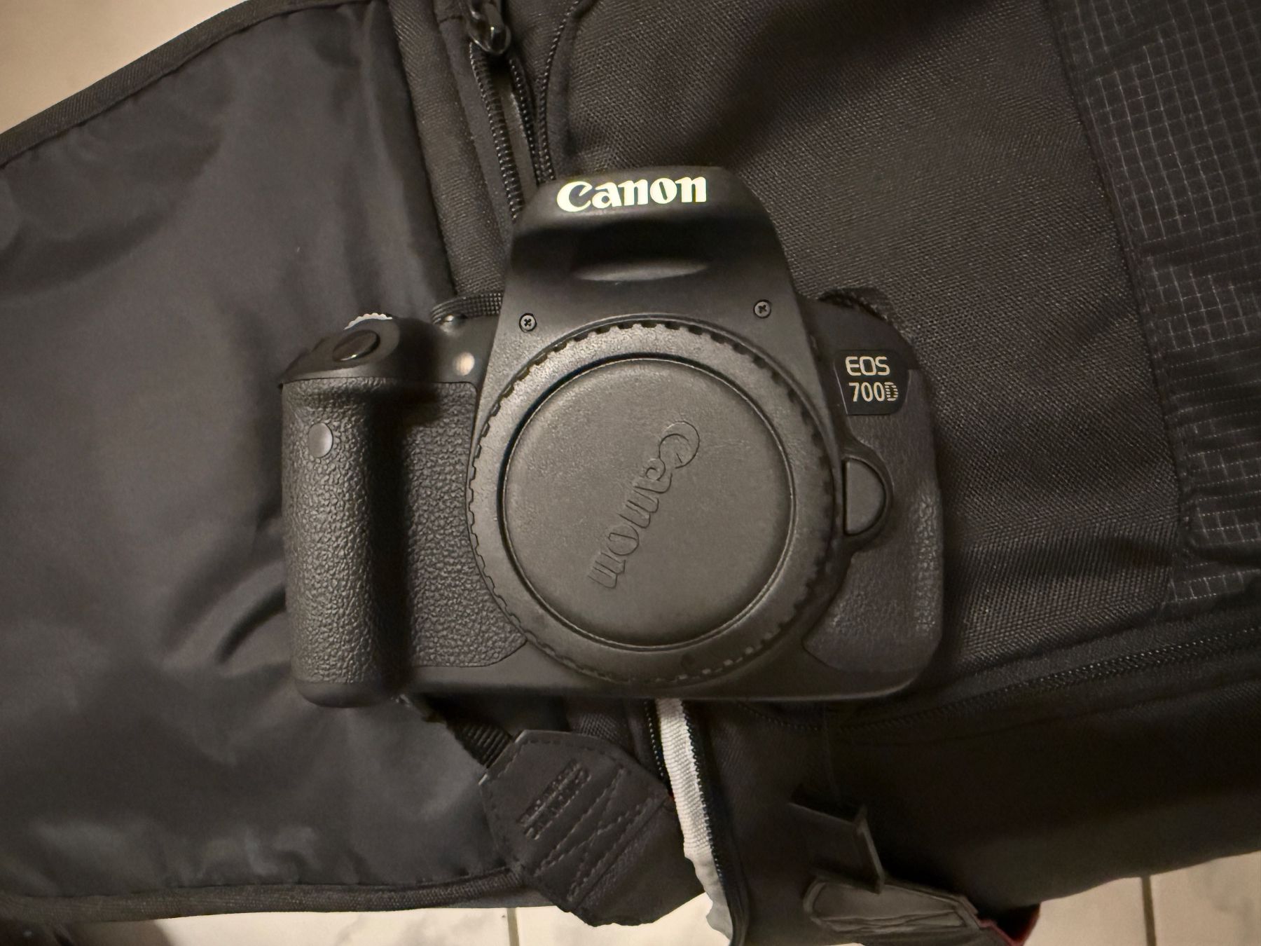 Canon Fotocamera: KAMERA SET - DSLR Canon EOS 700D – Usato da Varen venduto da xen