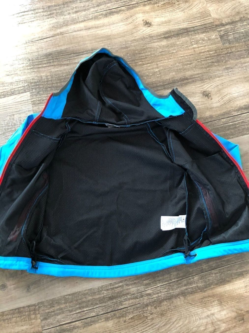 Vestes & Manteaux: Kinder Softshell mit Kapuze, blau Gr.140 – D'occasion à Steffisburg par Aare77 2