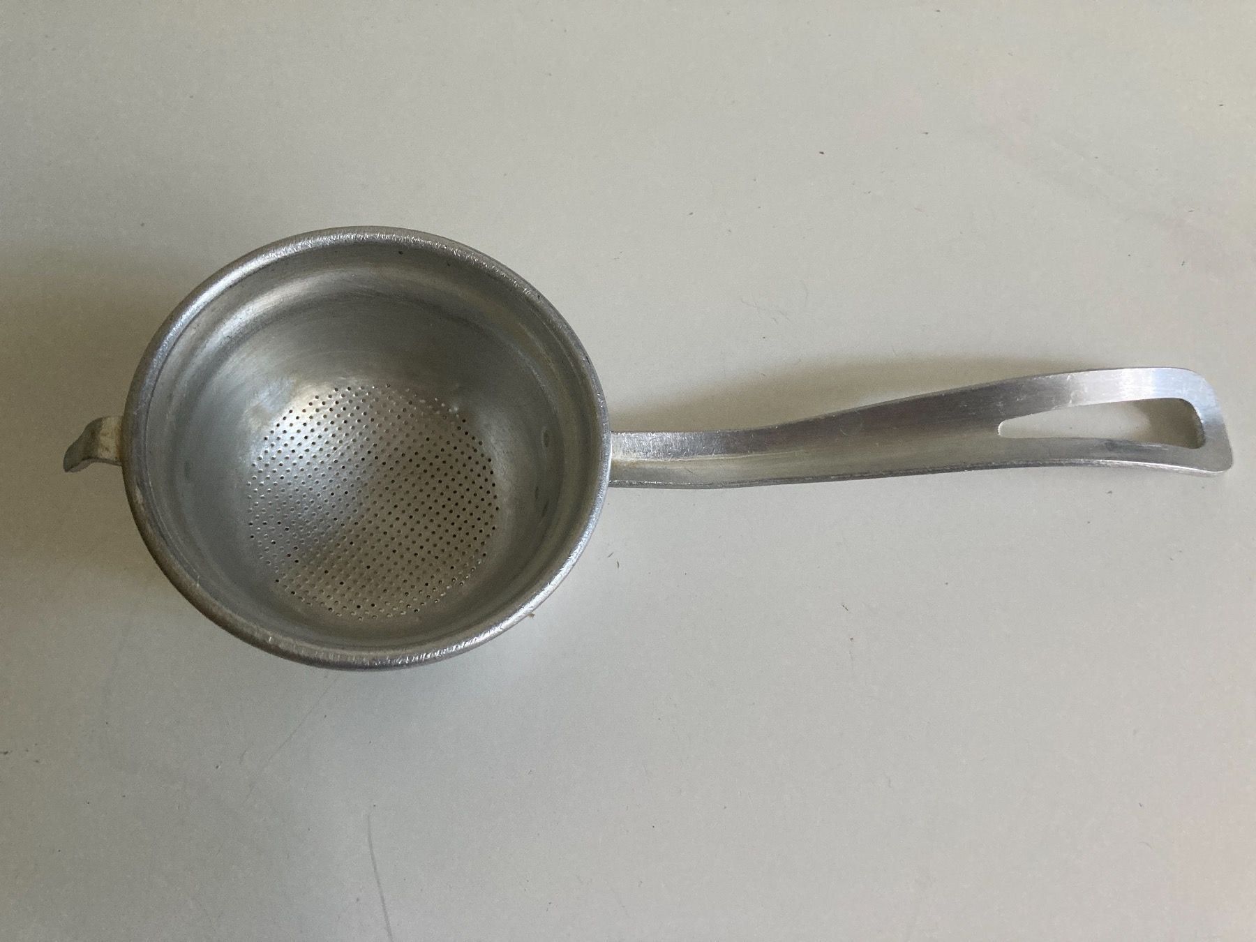 Elettrodomestici da cucina: Altes Aluminium-Sieb – Usato da Zürich venduto da Chaeffeler
