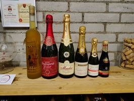 Paket: 5 Schaumweine gemischt und 1 Riesling
