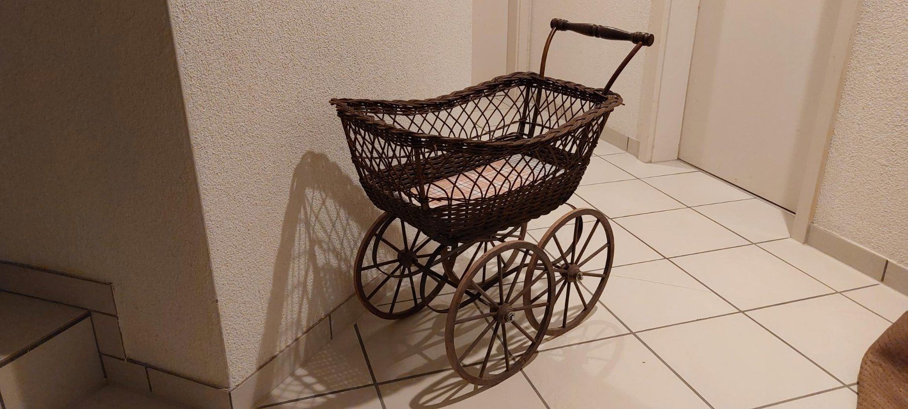 Carrozzine: Kinderwagen antik Klein – Usato da Horw venduto da Zentral50 2