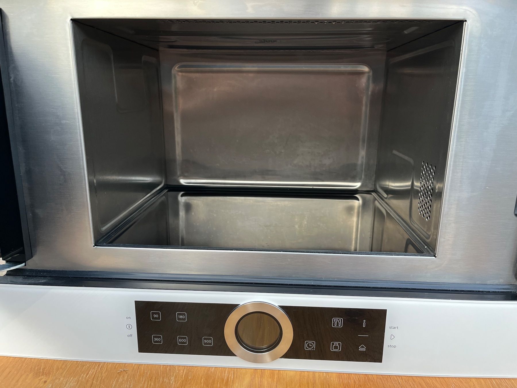 Bosch Küchengeräte: Mikrowelle Bosch BFL634GW1 – Gebraucht aus Grenchen von Sclaude 2